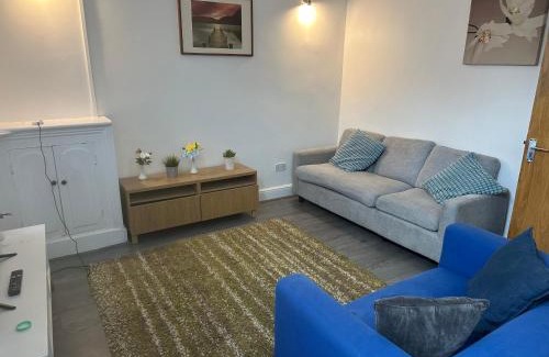 Walsall Apartamento | Cosy 4 Bedroom Walsall House - Free WiFi & Parking