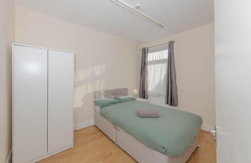 Plumstead Casa | Cosy 4 bedrooms house near Central London, O2, London city airport and Excel