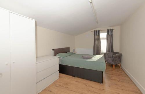 Plumstead Casa | Cosy 4 bedrooms house near Central London, O2, London city airport and Excel