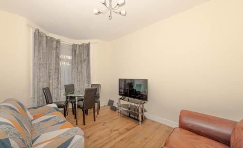 Plumstead Casa | Cosy 4 bedrooms house near Central London, O2, London city airport and Excel