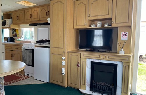 Scratby Casa | Cosy 4 berth caravan nearby Scratby beach, Norfolk ref 43045G