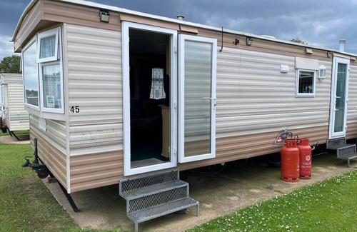 Scratby Casa | Cosy 4 berth caravan nearby Scratby beach, Norfolk ref 43045G