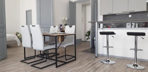Montlucon Apartamento | Cosy 4 minutes à pieds du centre historique avec parking