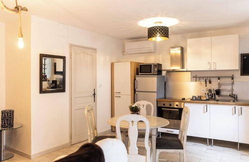 Eyragues Apartamento | Cosy 55m2 Provencal apartment with charming Patio, near Alpilles