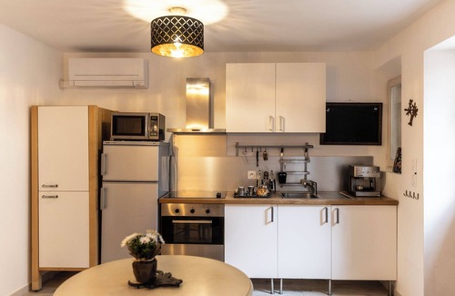 Eyragues Apartamento | Cosy 55m2 Provencal apartment with charming Patio, near Alpilles