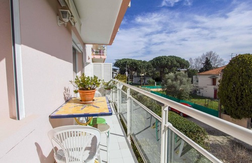 L'Evescat Apartamento | Acogedor apartamento con aire acondicionado en zona residencial a 200 metros de la playa.