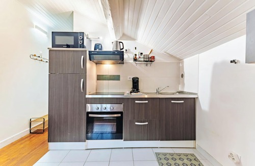 Gorge de Loup Apartamento | Cosy air-conditioned studio with secure parking