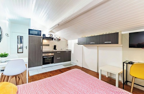Gorge de Loup Apartamento | Cosy air-conditioned studio with secure parking