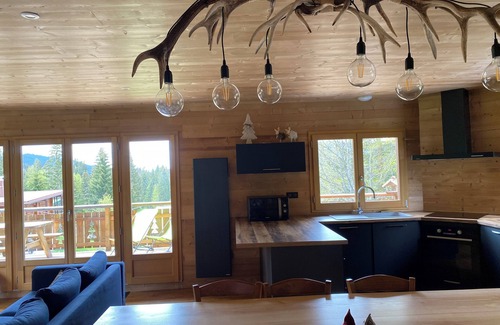 Premanon Chalet De Esquí | Cosy and comfortable 4-star chalet in a peaceful natural setting