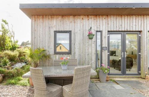 Ellon Casa | Cosy and modern 1 bedroom garden house - very dog friendly!