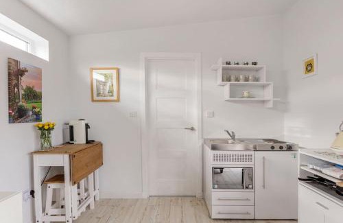 Ellon Casa | Cosy and modern 1 bedroom garden house - very dog friendly!