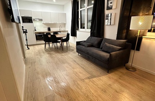 European Quarter Apartamento | Cosy and quiet 6p apartment in detached house NEW Floor 1