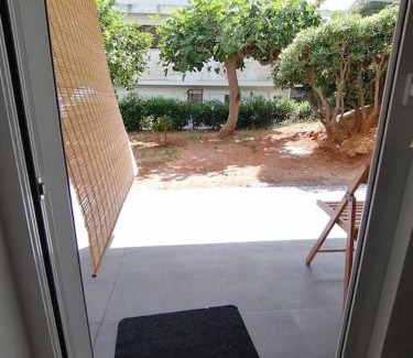 Saronida Apartamento | Cosy and Relax Studio by the sea, with garden