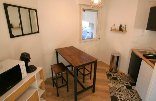 Anatole France Danton Apartamento | Cosy and renovated studio with balcony and view