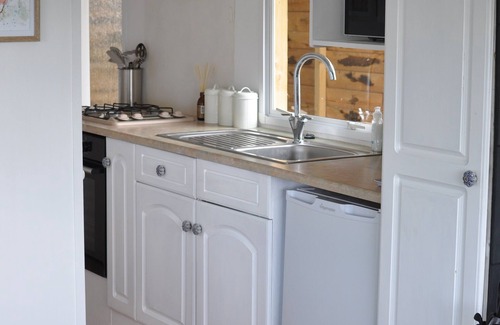 Shaftesbury Cabina | Cosy and rural Lodge at Goldhill Glamping