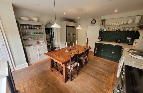 Pattiswick Casa | Cosy and warm old school country house surrounded by countryside and walks