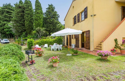 Castellina Marittima Apartamento | Apartamento con WIFI, A/C, piscina, TV, patio, mascotas permitida, vista panorámica, aparcamiento