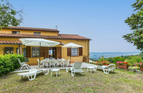 Castellina Marittima Apartamento | Apartamento con WIFI, A/C, piscina, TV, patio, mascotas permitida, vista panorámica, aparcamiento