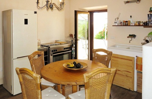 Cologna Spiaggia Villa | Apartamento en villa con A/C, WIFI, bañera de hidromasaje, piscina, TV, patio, vista panorámica
