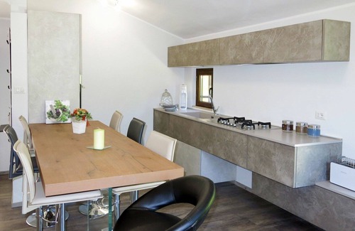 Cologna Spiaggia Villa | Apartamento en villa con piscina, A/C, WIFI, jacuzzi, TV, patio, vista panorámica