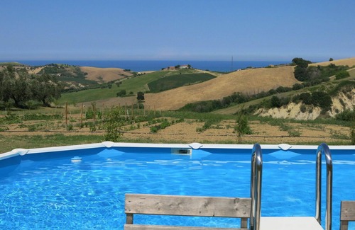 Cologna Spiaggia Villa | Apartamento en villa con A/C, WIFI, piscina, jacuzzi, TV, patio, vista panorámica