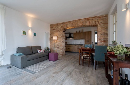 Costigliole d'Asti Apartamento | Bonito apartamento para 4 personas con WIFI, piscina, A/C, TV y terraza