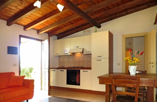 Santo Villa | Apartamento en villa con piscina, A/C, patio, mascotas permitida, vista panorámica, aparcamiento