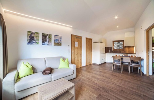 Castelbello-Ciardes Apartamento | Acogedor apartamento Cevedale en granja de montaña con terraza y experiencias agrícolas únicas.