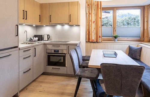 Reith bei Kitzbuehel Apartamento | Cosy apartment for 6 guests with hot tub, WIFI, TV, balcony, pets allowed and parking