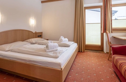 Reith bei Kitzbuehel Apartamento | Cosy apartment for 6 guests with hot tub, WIFI, TV, balcony, pets allowed and parking