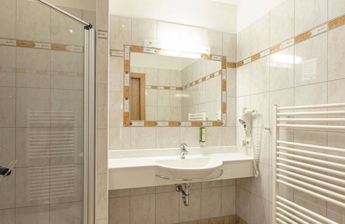 Reith bei Kitzbuehel Apartamento | Cosy apartment for 5 guests with WIFI, hot tub, TV, balcony, pets allowed and parking