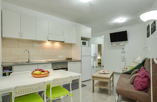 Vecindario Apartamento | Acogedor apartamento "1B SRV" cerca del mar con Wi-Fi y ventiladores