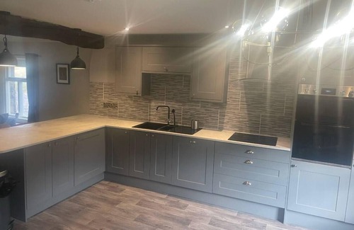 Taddington Apartamento | Cosy Apartment above Village Pub