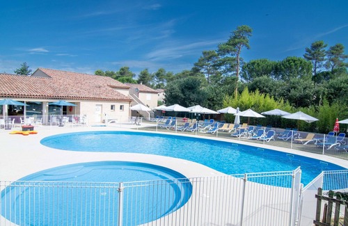 Nans-les-Pins Apartamento | Cosy apartment for 6 guests with WIFI, pool, TV, terrace, pets allowed and parking