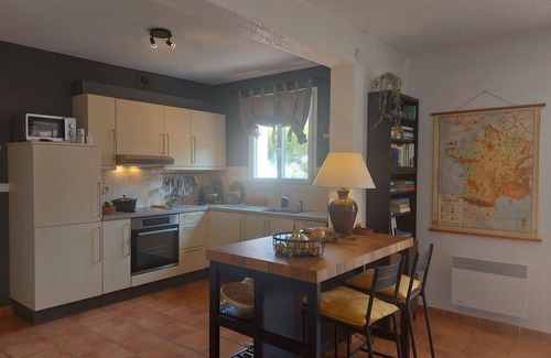 Nans-les-Pins Apartamento | Acogedor apartamento para 6 personas con WIFI, piscina, TV, terraza y aparcamiento