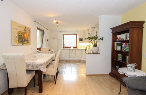 Zirl Apartamento | Precioso apartamento para 4 personas con WIFI, TV y patio
