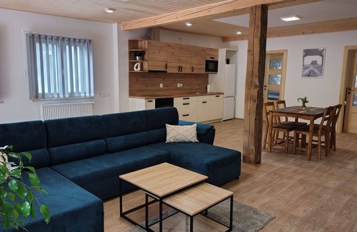 Desna Apartamento | Acogedor apartamento para 4 personas con piscina, WIFI, TV, patio y aparcamiento