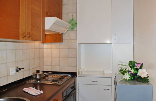 Castagnola Apartamento | Acogedor apartamento para 2 personas con piscina, WIFI, TV, patio, vista panorámica y aparcamiento