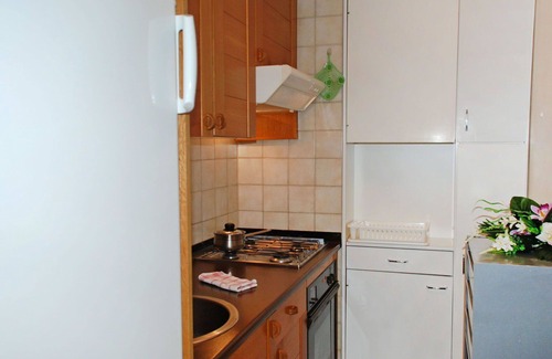 Castagnola Apartamento | Acogedor apartamento para 2 personas con piscina, WIFI, TV, patio, vista panorámica y aparcamiento