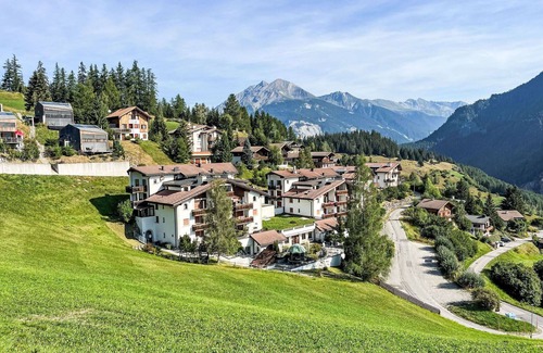 Grisons Apartamento | Acogedor apartamento con piscina, WIFI, TV, balcón, mascotas permitida y vista panorámica