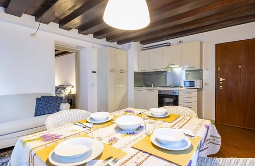 Morbegno Apartamento | Acogedor apartamento para 2 personas con WIFI, TV, balcón y aparcamiento