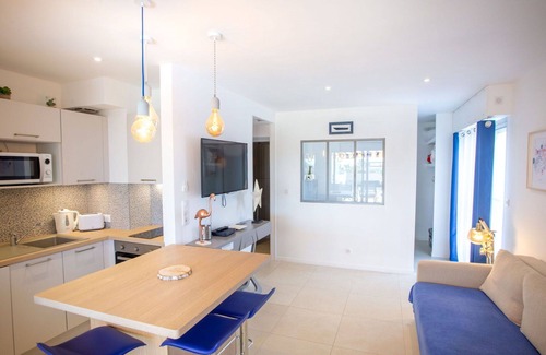 Toulon - Hyeres Apartamento | Precioso apartamento para 2 personas con WIFI, A/C, TV y terraza