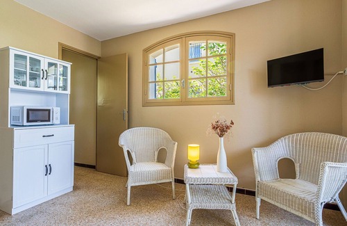 Toulon - Hyeres Apartamento | Bonito apartamento para 2 personas con WIFI, TV, patio y mascotas permitida