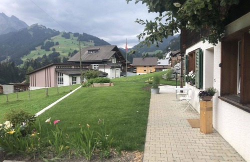 Adelboden Apartamento | Precioso apartamento para 3 personas con WIFI y balcón