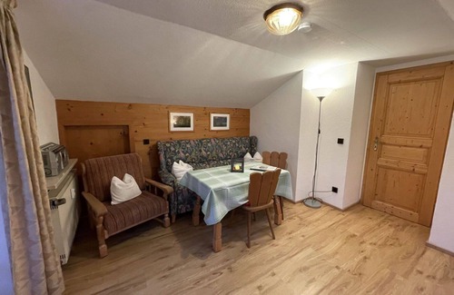 Farchant Apartamento | Bonito apartamento para 3 personas con WIFI, TV y balcón