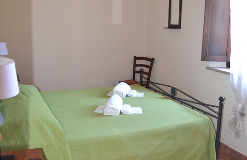 Casalappi Otro | Bonito apartamento para 3 personas con A/C, piscina, TV y vista panorámica