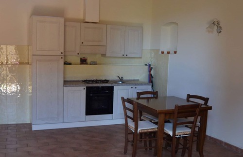 Casalappi Otro | Acogedor apartamento para 3 personas con piscina, A/C, TV, vista panorámica y aparcamiento