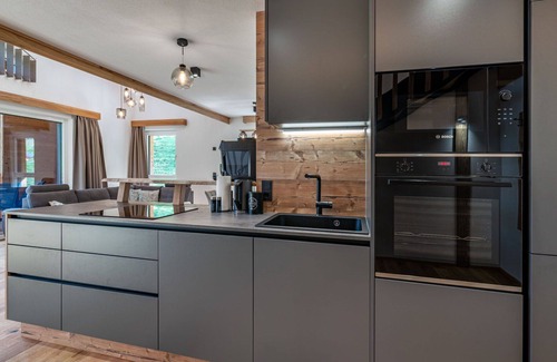 Solk Apartamento | Precioso apartamento para 4 personas con bañera de hidromasaje, WIFI, TV y patio