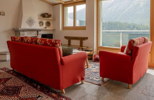 St. Moritz Apartamento | Cosy apartment for 4 people with WIFI, TV, terrace and parking