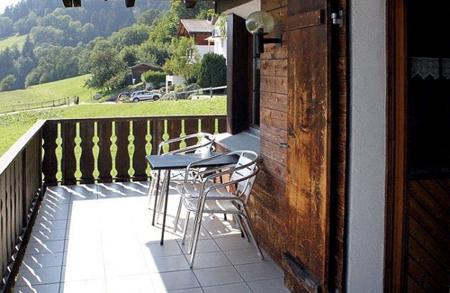 Schluein Apartamento | Precioso apartamento para 4 personas con TV, balcón, vista panorámica y aparcamiento